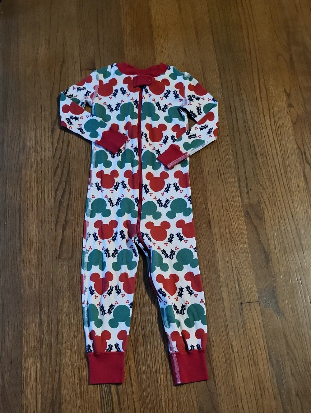 Hanna Andersson Red & Green Mickey Character Print Pajamas
